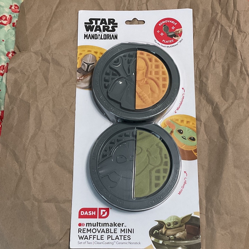 Dash Star Wars The Mandalorian MultiMaker Removable Mini Waffle Plates set new